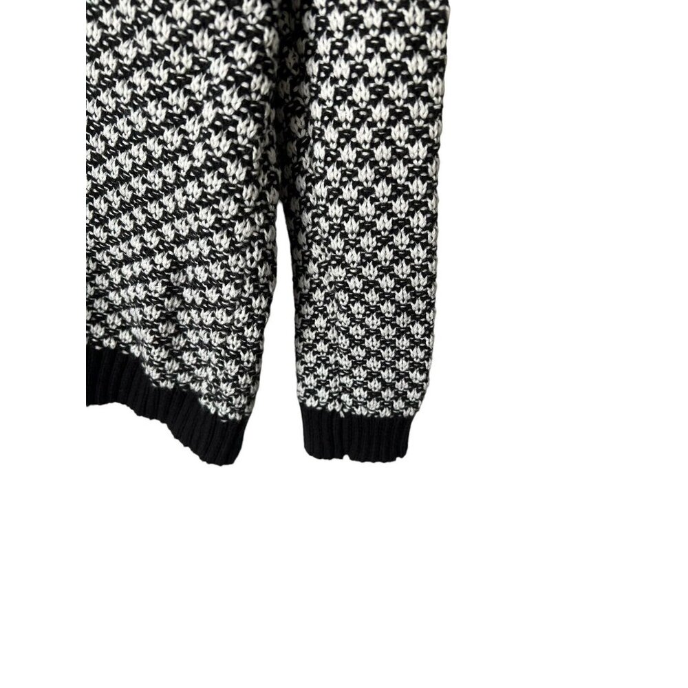 Karen Scott black and white sweater size L V neck Silver Hardware - Picture 3 of 8